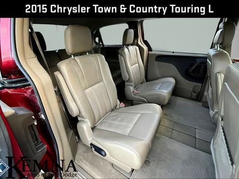 Used 2015 Chrysler Town & Country Touring-L w/ Driver Convenience Group image 25