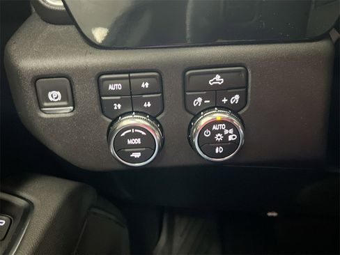 Certified 2025 GMC Sierra 1500 Elevation image 17