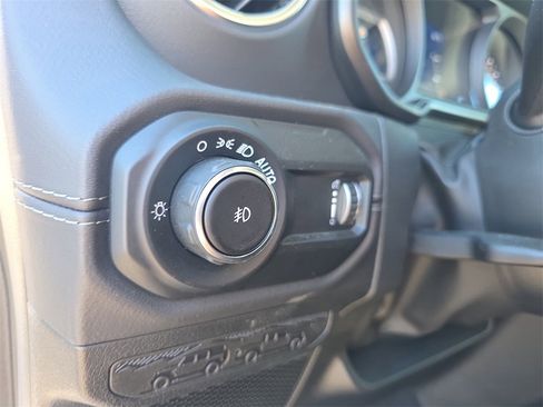 Used 2025 Jeep Wrangler Sahara w/ Safety Group image 32