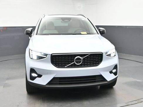 Used 2024 Volvo XC40 B5 Plus w/ Climate Package AWD/4WD image 2