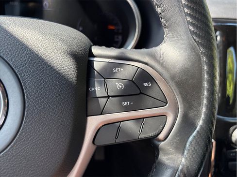 Used 2020 Jeep Grand Cherokee Altitude RWD image 24
