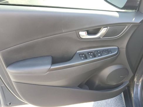 Certified 2023 Hyundai Kona Limited FWD image 10