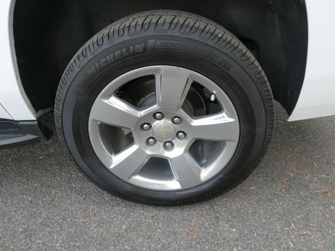 Used 2018 Chevrolet Suburban LT image 40