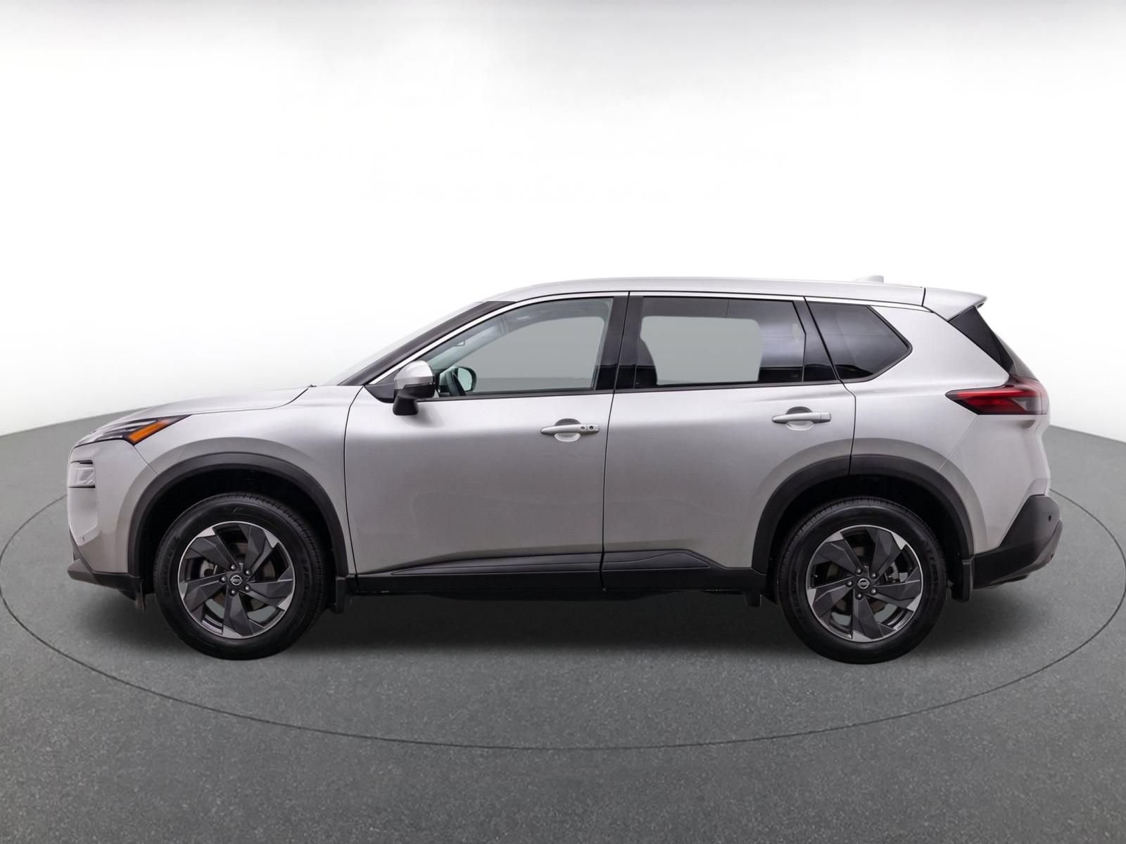Used 2025 Nissan Rogue SV AWD/4WD image 4