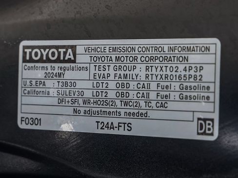 Used 2024 Toyota Highlander LE FWD image 30