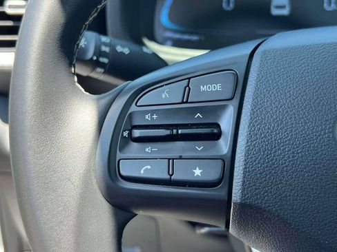 Used 2025 Hyundai Venue SEL FWD image 26