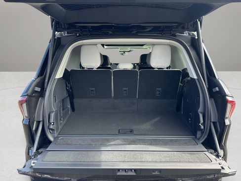 New 2026 Lincoln Navigator Reserve w/ Jet Appearance Package AWD/4WD image 7