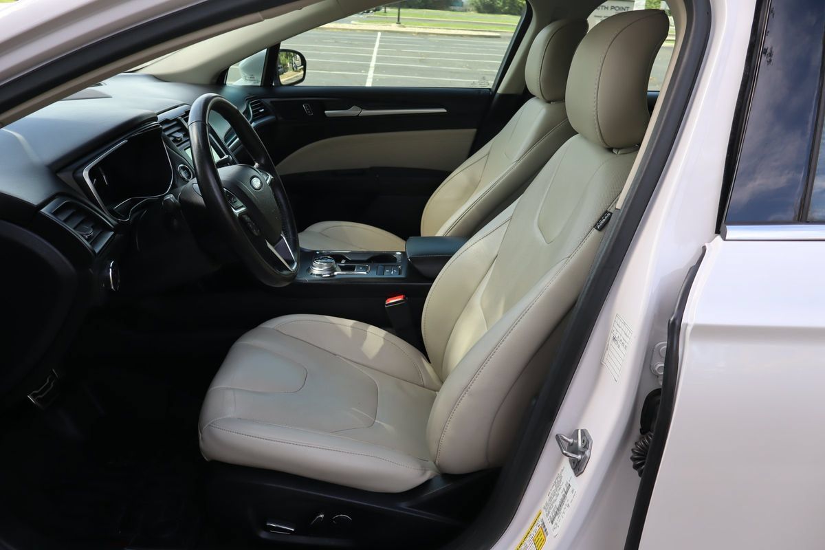 Used 2017 Ford Fusion Titanium FWD image 19