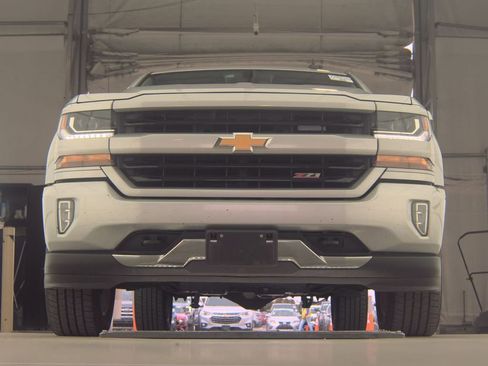 Used 2018 Chevrolet Silverado 1500 LT w/ Texas Edition image 3