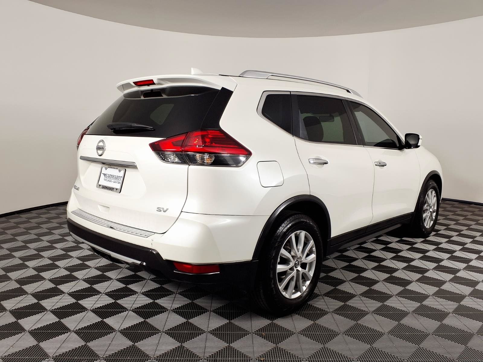 Used 2017 Nissan Rogue SV FWD image 4