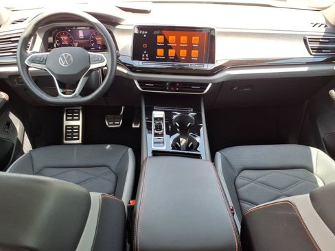 Certified 2025 Volkswagen Atlas Peak Edition SE AWD/4WD image 25