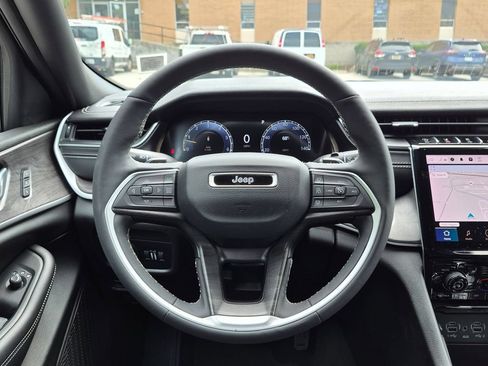 Used 2024 Jeep Grand Cherokee Limited AWD/4WD image 14