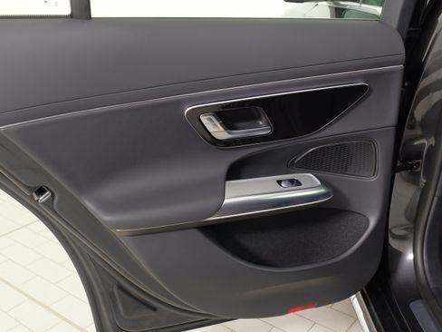 Used 2025 Mercedes-Benz E 350 4MATIC Sedan image 34