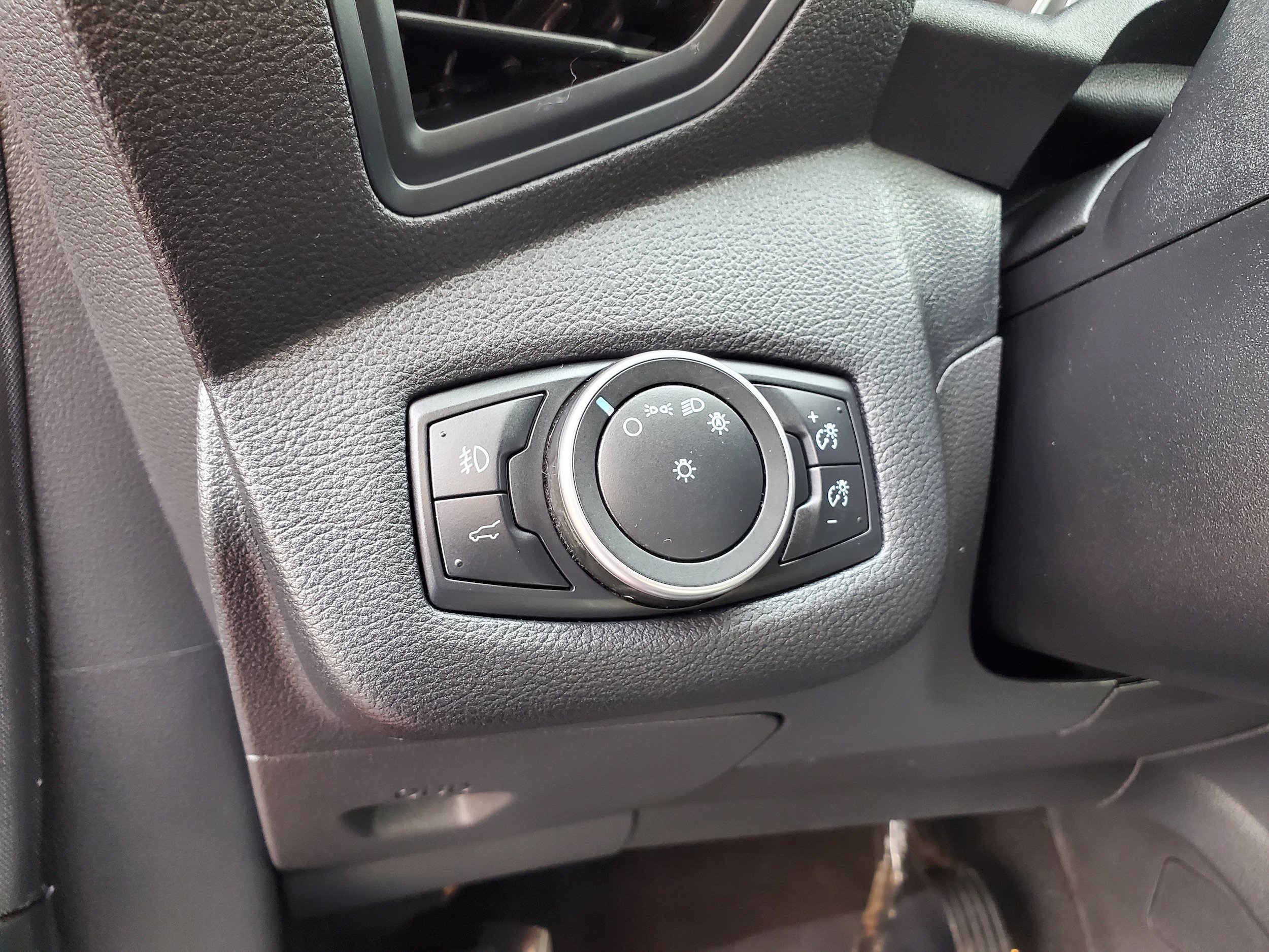 Used 2019 Ford Escape SEL AWD/4WD image 14