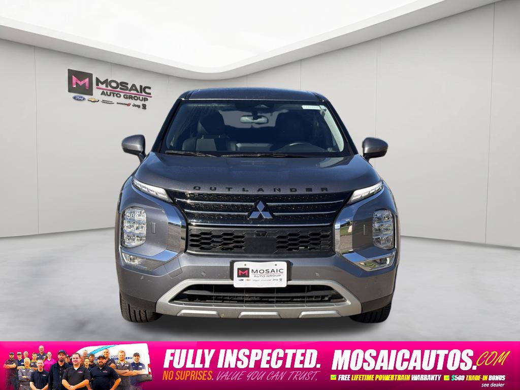 Used 2023 Mitsubishi Outlander 4WD Plug-In Hybrid image 2
