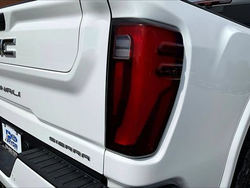 Used 2024 GMC Sierra 2500 Denali Ultimate AWD/4WD image 29