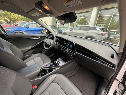 New 2025 Kia Niro Wind w/ Wind Preserve Package FWD image 30