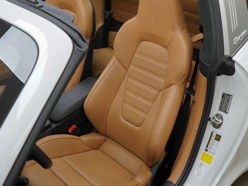 Used 2024 Porsche 911 Targa 4S w/ Premium Package image 63