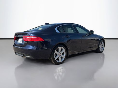 Used 2018 Jaguar XE Premium image 3