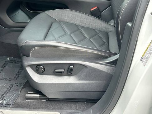 Used 2025 Volkswagen Atlas SE FWD image 16