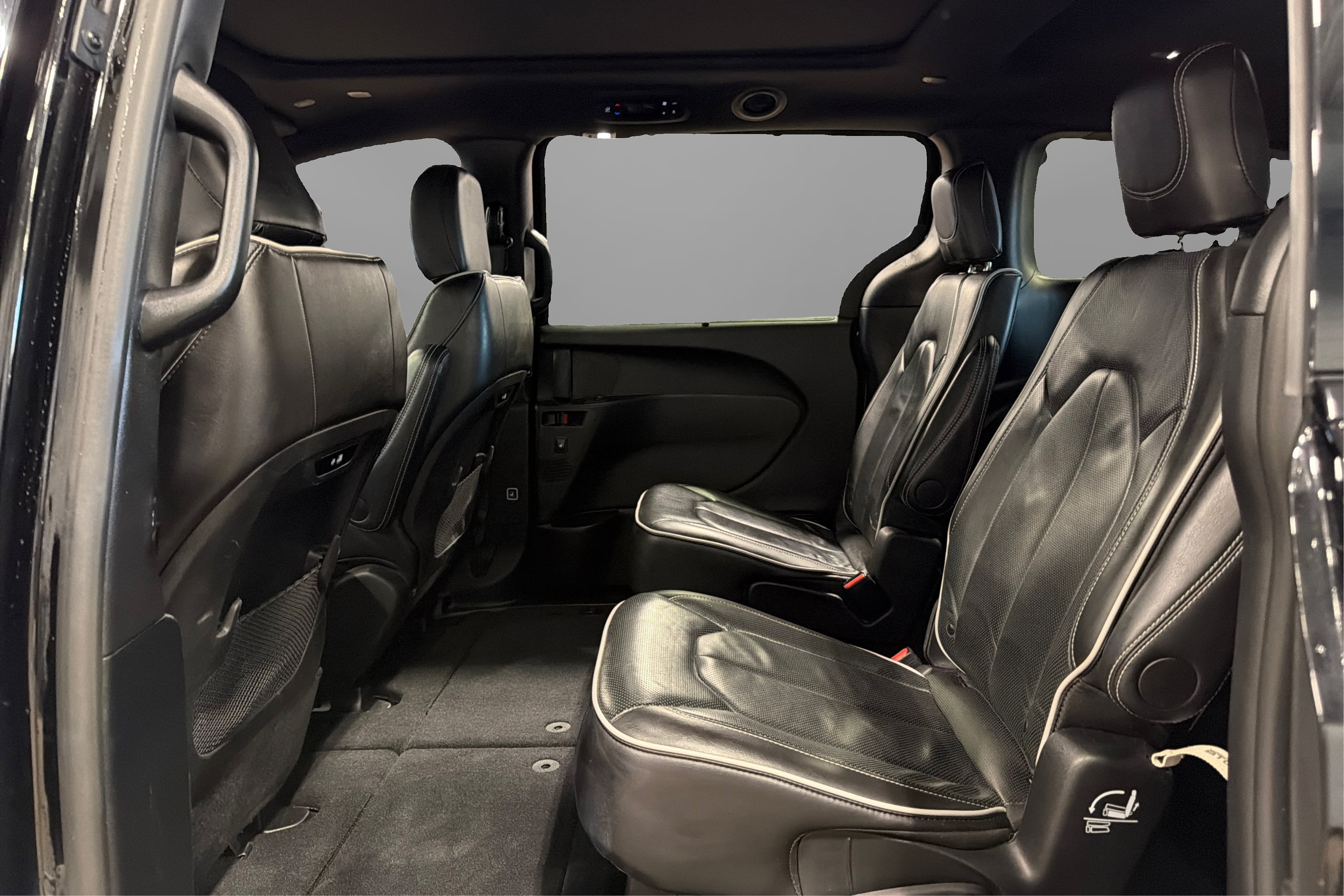 Used 2025 Chrysler Pacifica Limited FWD image 38