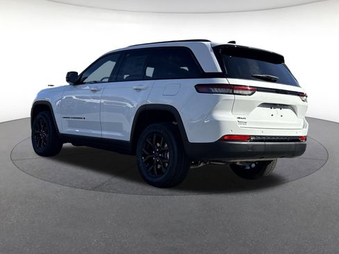 New 2025 Jeep Grand Cherokee 4WD image 3