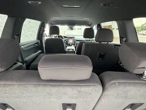 Used 2025 GMC Acadia Elevation w/ LPO, Floor Liner Package AWD/4WD image 8