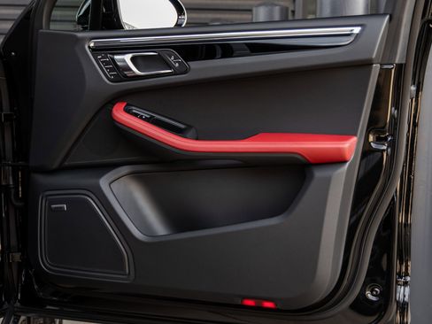 New 2025 Porsche Macan image 42