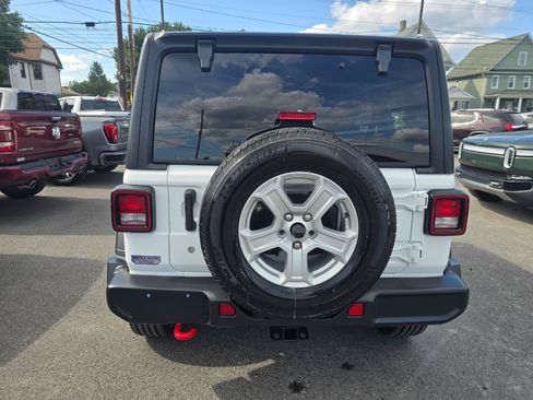 Used 2019 Jeep Wrangler Unlimited Sport S AWD/4WD image 16