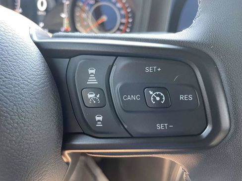 Used 2025 Jeep Gladiator Rubicon w/ Convenience Group AWD/4WD image 24