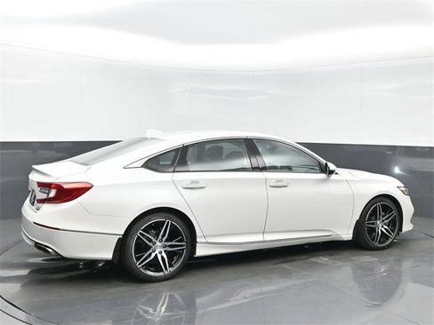 Certified 2022 Honda Accord Touring image 6