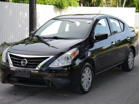 Used 2019 Nissan Versa SV FWD image 4