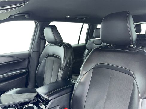 Used 2023 Jeep Grand Cherokee L Laredo image 38