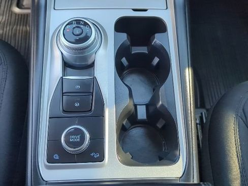 Used 2022 Ford Explorer XLT image 9