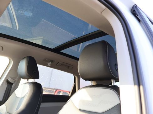 New 2026 Volkswagen Taos SEL image 44