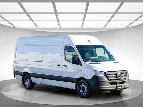 Used 2024 Mercedes-Benz eSprinter 170 Cargo image 5