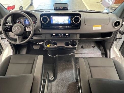 Used 2026 Mercedes-Benz Sprinter 2500 image 9