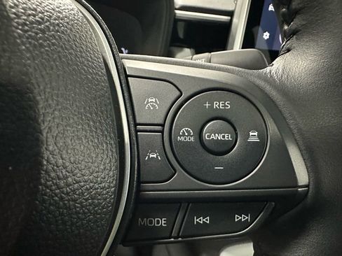 Used 2025 Toyota Corolla SE w/ SE Premium Package image 20