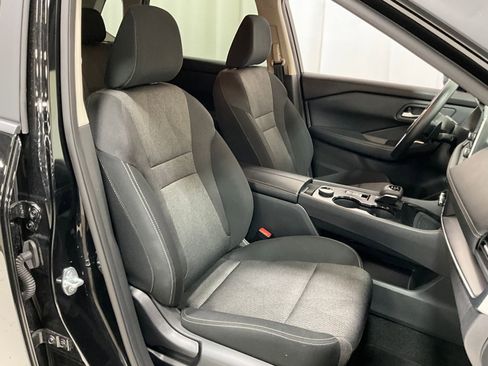 Used 2024 Nissan Rogue SV image 8