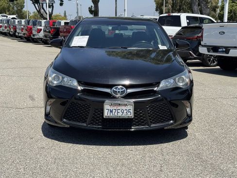 Used 2015 Toyota Camry SE FWD image 2