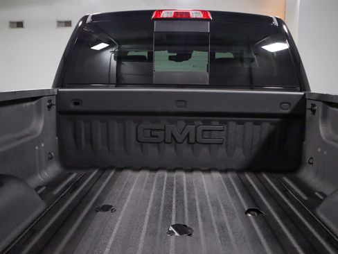 Used 2017 GMC Sierra 2500 SLT w/ Duramax Plus Package AWD/4WD image 32