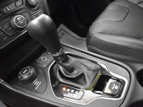 Used 2020 Jeep Cherokee Limited AWD/4WD image 39