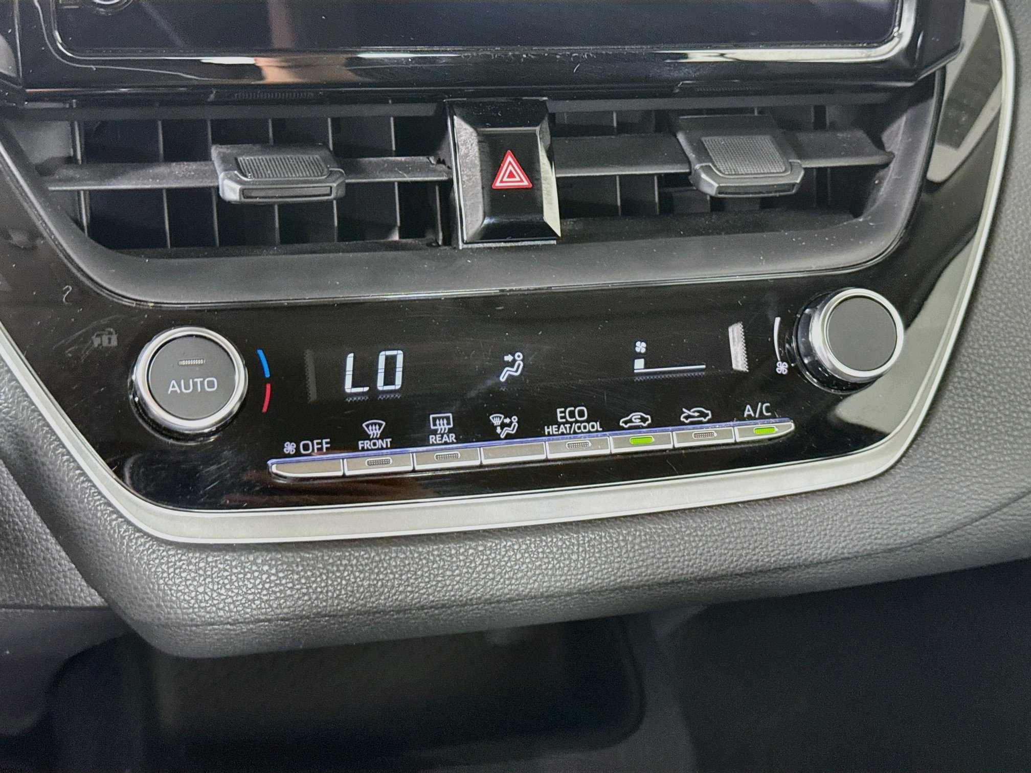 Used 2025 Toyota Corolla LE FWD image 17