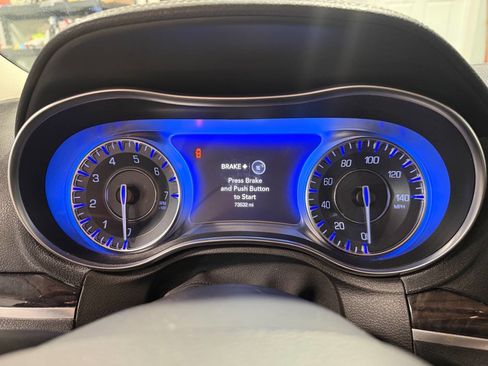 Used 2015 Chrysler 300 C w/ Light Group image 16