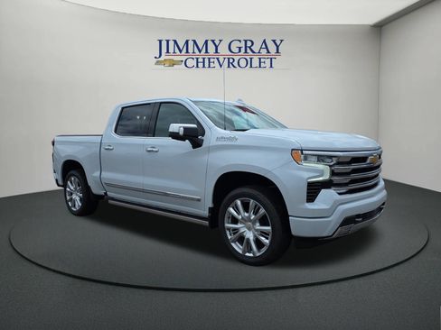 New 2026 Chevrolet Silverado 1500 High Country w/ High Country Premium Package AWD/4WD image 7