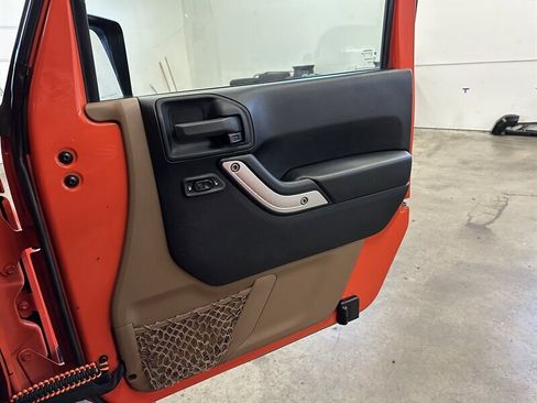 Used 2015 Jeep Wrangler Rubicon w/ Power Convenience Group image 26