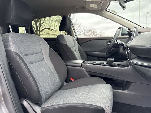 Used 2023 Nissan Rogue SV image 25