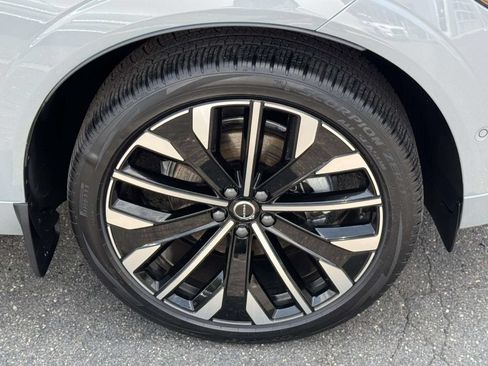 Certified 2026 Volvo XC60 B5 Ultra w/ Climate Package AWD/4WD image 6