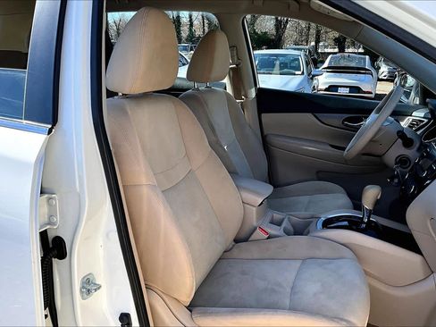 Used 2015 Nissan Rogue S image 8