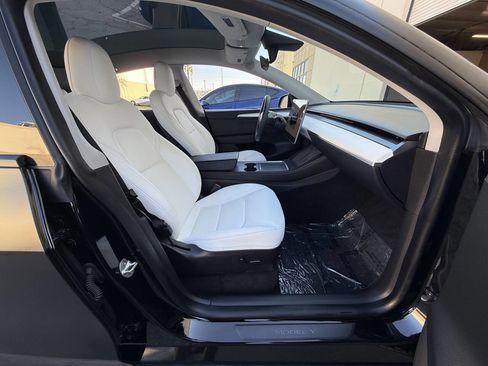 Used 2022 Tesla Model Y Performance image 28